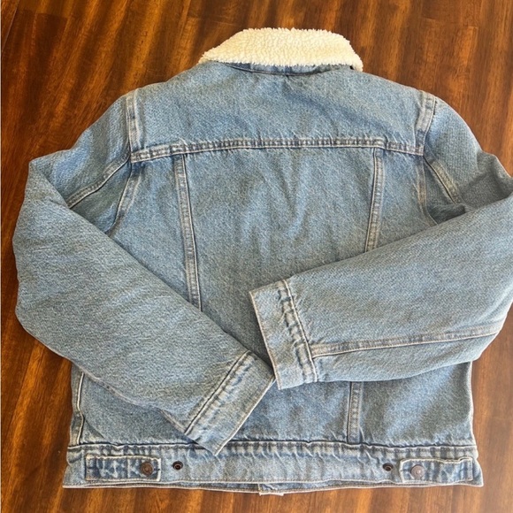 Levi’s Women's Blue Denim Jacket size S NWT - Picture 3 of 3